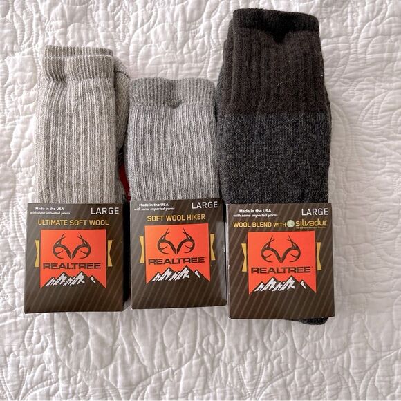 Realtree Men’s size large wool and wool blend socks.  Total of four pair. - Picture 1 of 8